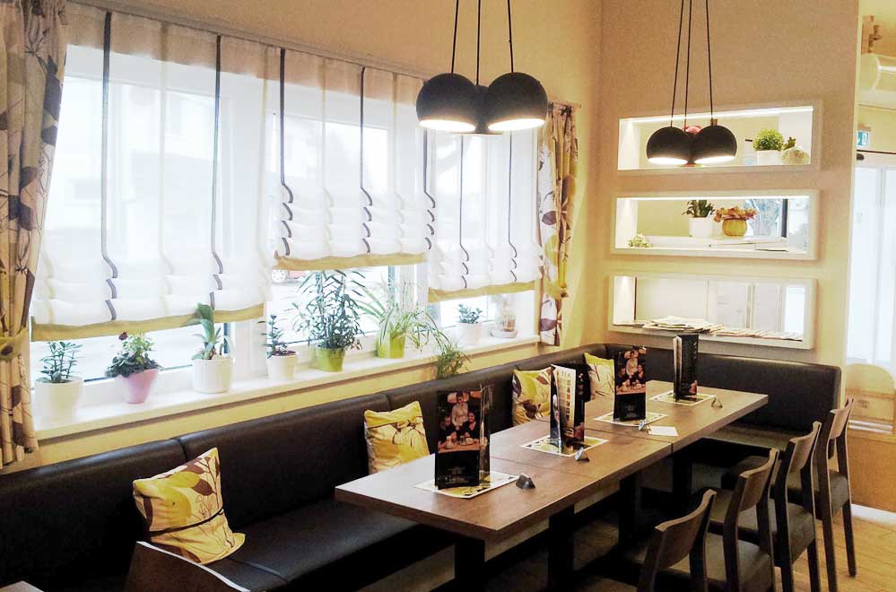 Café in der Bäckerei Woltron Café in der Bäckerei Woltron